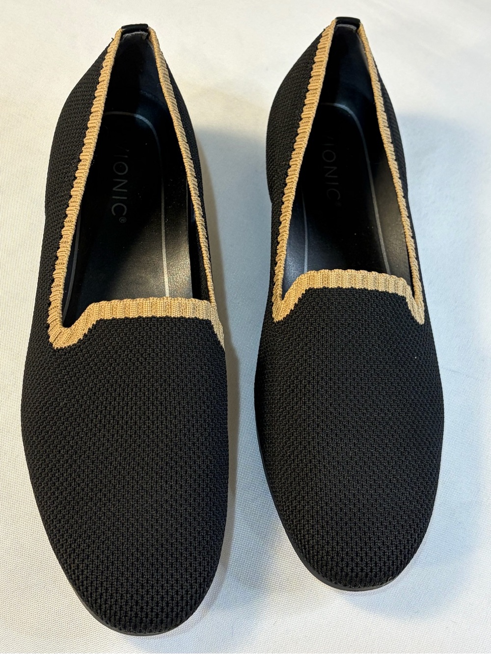 Vionic Willa Knit Women Black Ballet Flats Tan Trim Loafers Sz 9 Comfort stretch